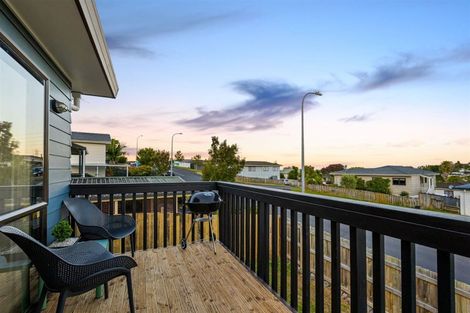 Photo of property in 38 Garton Drive, Massey, Auckland, 0614