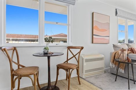 Photo of property in 1a Hikurangi Street, Te Atatu Peninsula, Auckland, 0610