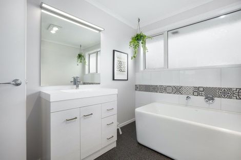 Photo of property in 19 David Street, Waikanae, 5036