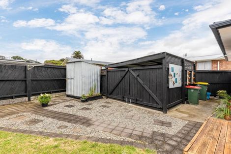 Photo of property in 15a Naumai Place, Spotswood, New Plymouth, 4310