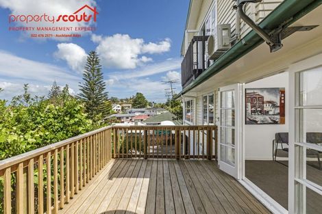 Photo of property in 537 Glenfield Road, Glenfield, Auckland, 0629