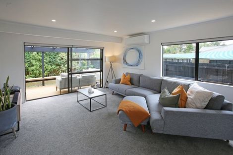 Photo of property in 1/28 Manuka Road, Glenfield, Auckland, 0629