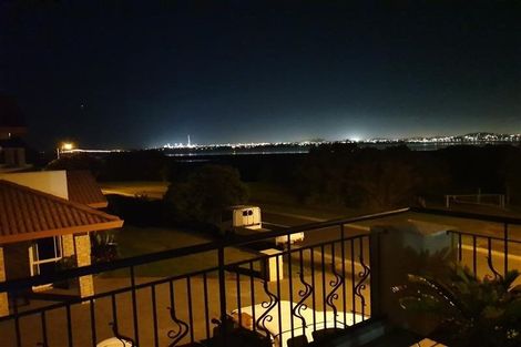 Photo of property in 6 Danica Esplanade, Te Atatu Peninsula, Auckland, 0610