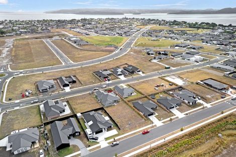 Photo of property in 32 Te Piriti Road, One Tree Point, 0118