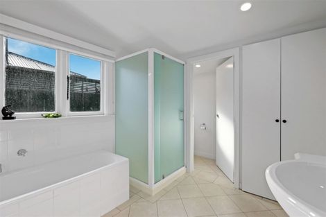 Photo of property in 33 Ngaio Street, Saint Martins, Christchurch, 8022