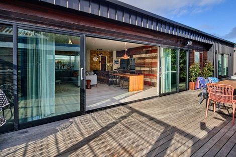 Photo of property in 15 Rua Street, Lyall Bay, Wellington, 6022