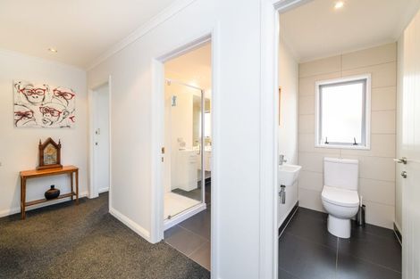 Photo of property in 3 D'urville Place, Kelvin Grove, Palmerston North, 4414