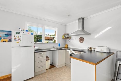 Photo of property in 39 Makiri Street, Helensville, 0800