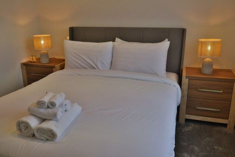 Photo of property in 2/23 Awaroa Road, Sunnyvale, Auckland, 0612