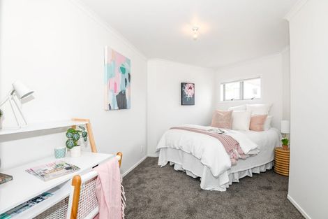 Photo of property in 75 Dress Circle, Newlands, Wellington, 6037