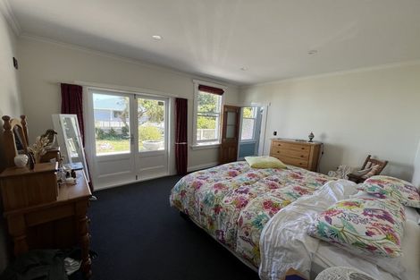 Photo of property in 18 Singers Road, Korokoro, Lower Hutt, 5012