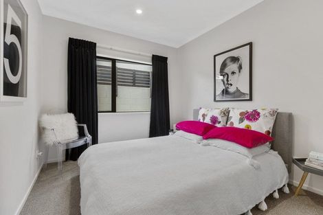 Photo of property in 5a Tupuhi Place, Highlands Park, New Plymouth, 4312