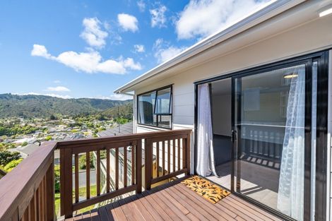 Photo of property in 15b Gribble Grove, Stokes Valley, Lower Hutt, 5019
