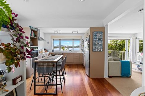 Photo of property in 36 Pohutukawa Avenue, Red Beach, 0932