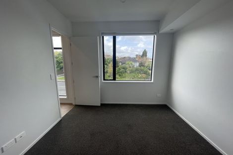 Photo of property in 35 Lewis Road, Pakuranga, Auckland, 2010