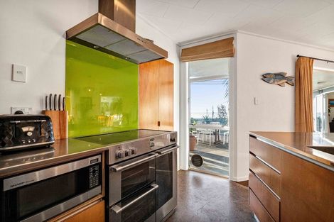 Photo of property in 94 Messenger Terrace, Oakura, 4314