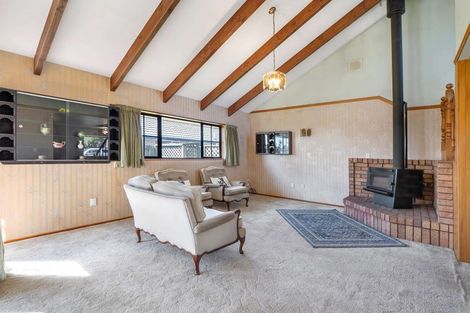 Photo of property in 10 Regency Crescent, Redwood, Christchurch, 8051