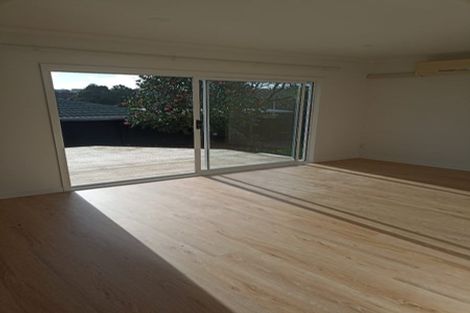 Photo of property in 2/462 East Coast Road, Windsor Park, Auckland, 0630