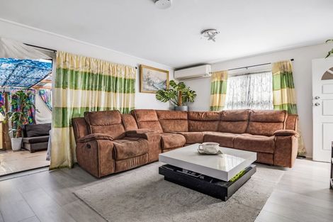 Photo of property in 1/32 Starforth Place, Henderson, Auckland, 0612