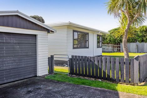 Photo of property in 3 Hickey Place, Opunake, 4616