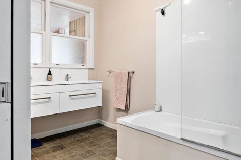 Photo of property in 3 Stanford Crescent, Whataupoko, Gisborne, 4010