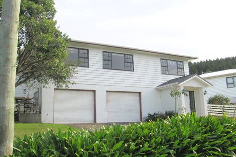 Photo of property in 68 Kiwi Crescent, Tawa, Wellington, 5028