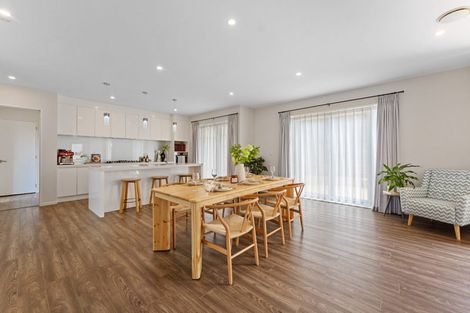 Photo of property in 21 Edgewater Drive, Karaka, Papakura, 2113