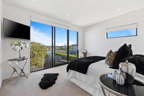 Photo of property in 4c Beach Road, Castor Bay, Auckland, 0620