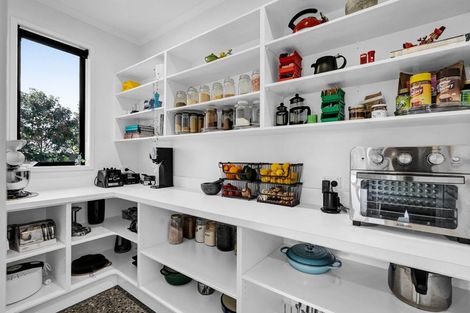 Photo of property in 6 Pebble Beach Court, Waiwhakaiho, New Plymouth, 4312