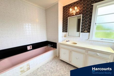 Photo of property in 86 Tawa Road, Kumeu, 0891