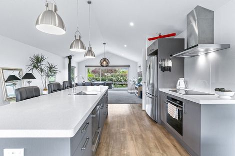 Photo of property in 76 Pohutukawa Drive, Levin, 5571