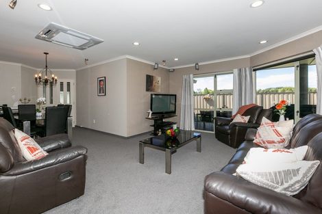 Photo of property in 18 Forbury Way, Taradale, Napier, 4112