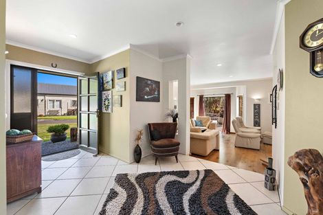 Photo of property in 2 Iwanui Close, Waitara, 4320