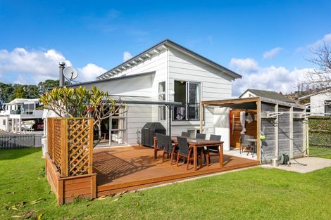 Photo of property in 102 Awarua Place, Whangamata, 3620