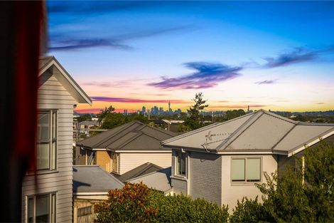 Photo of property in 22 William Wallbank Crescent, Swanson, Auckland, 0614