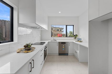 Photo of property in 49a Crestview Rise, Papakura, 2110