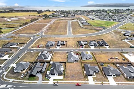 Photo of property in 32 Te Piriti Road, One Tree Point, 0118