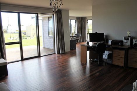 Photo of property in 22 Snodgrass Road, Westport, 7892