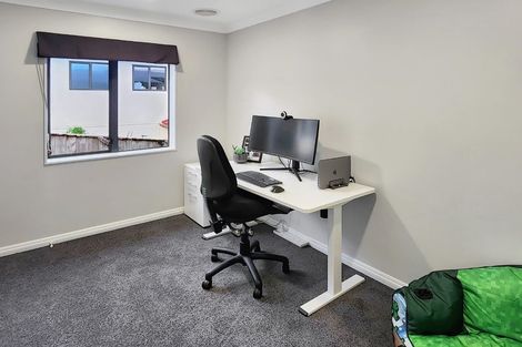 Photo of property in 16 Birkinshaw Grove, Riverstone Terraces, Upper Hutt, 5018