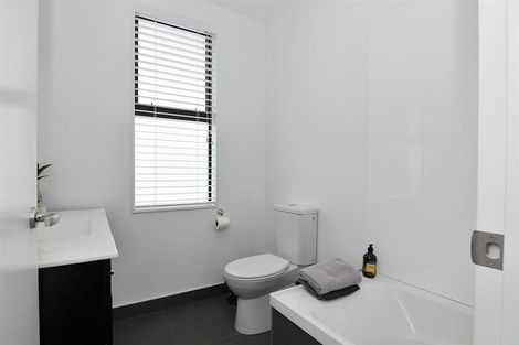 Photo of property in 20u2 Trent Street, Island Bay, Wellington, 6023