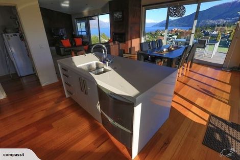 Photo of property in 17 Poplar Drive, Kelvin Heights, Queenstown, 9300