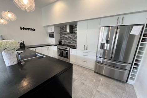 Photo of property in 30 Peter Hall Drive, Kelvin Grove, Palmerston North, 4414