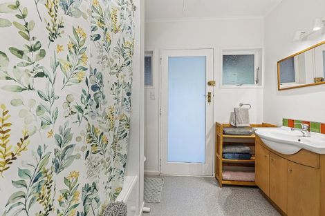 Photo of property in 3a Roys Road, Plimmerton, Porirua, 5026