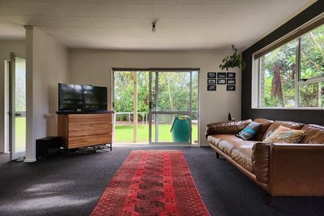 Photo of property in 1138 South Road, Oakura, 4314