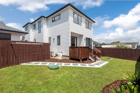 Photo of property in 49a Meadowood Drive, Unsworth Heights, Auckland, 0632
