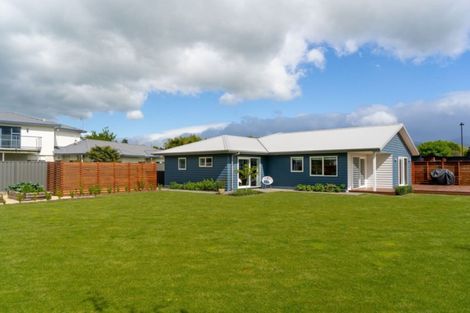 Photo of property in 2 James Kidd Place, Greytown, 5712