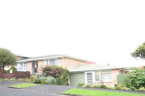 Photo of property in 2d Cheriton Road, Mellons Bay, Auckland, 2014