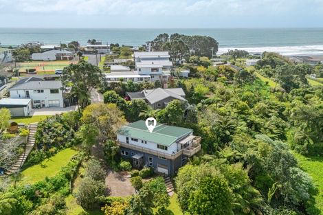 Photo of property in 15 Linda Street, Oakura, 4314