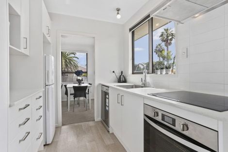 Photo of property in 15a Lillian Place, Orewa, 0931