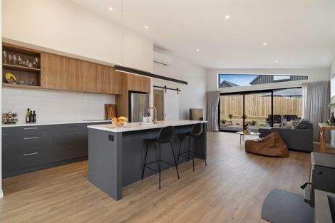 Photo of property in 4 Shallow Close, Jacks Point, 9371